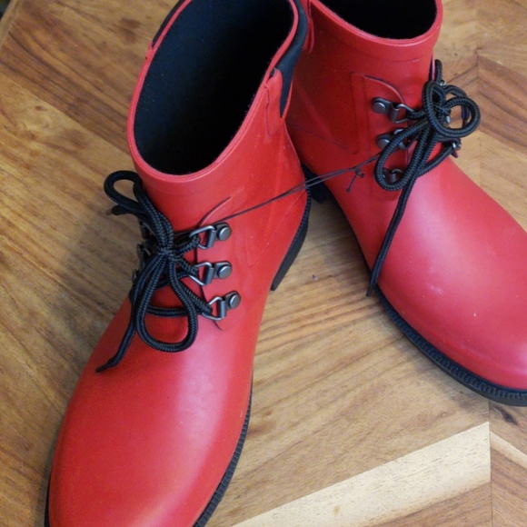 Red Briley Rainboots - Picture 4 of 5